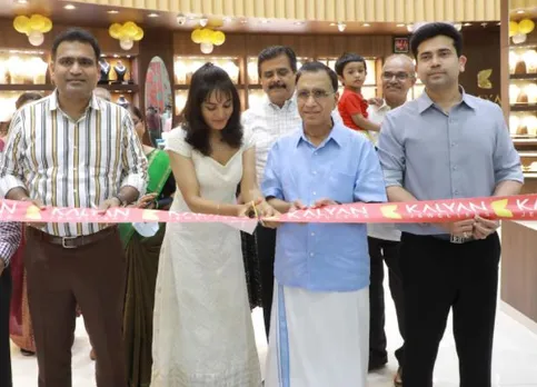 കല്യാണ്‍ ജൂവലേഴ്‌സിന്‍റെ തിരുവനന്തപുരം ലുലു മാളിലെ ഷോറൂം ഉദ്ഘാടനം ചെയ്തു ; ആഡംബരപൂര്‍ണമായ ഷോപ്പിംഗ് അനുഭവം ഒരുക്കി പുതിയ ഷോറൂം