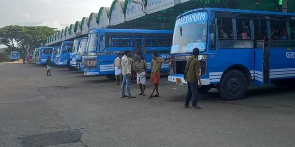 ഈസി പേ ഈസി ജേർണി ! സ്വകാര്യ ബസ് കണ്ടക്ടർമാരും സ്മാർട്ട് ആകുന്നു...