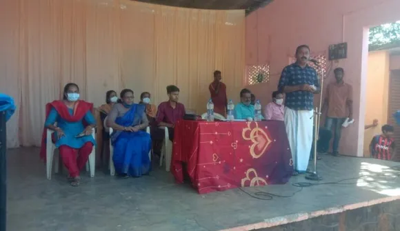 ഡിവൈഎഫ്ഐ വെളിയന്നൂർ മുളയാനിക്കുന്ന് യൂണിറ്റ് സമ്മേളനത്തിന് മുന്നോടിയായി സംഘടിപ്പിച്ച ഫുട്ബോള്‍ ടൂര്‍ണമെന്‍റിന്‍റെ ഉദ്ഘാടനം ഡിവൈഎഫ്ഐ ജില്ലാ സെക്രട്ടറി സജേഷ് ശശി നിര്‍വഹിച്ചു