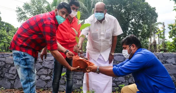 മലയാളത്തിന്‍റെ പ്രിയനടന്‍ മോഹന്‍ലാലിന്‍റെ ജന്മദിനത്തോട് അനുബന്ധിച്ച് എംഎല്‍എ മാണി സി കാപ്പന്‍റെ സാന്നിധ്യത്തില്‍ ഫലവൃക്ഷത്തൈകള്‍ നട്ടു