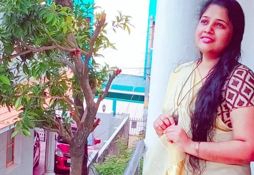 ഈ രീതിയിൽ അഭിപ്രായം ഉള്ളവരോടൊന്ന് ചോദിച്ചോട്ടെ, നിങ്ങളുടെ വീട്ടിലെ പെണ്ണുങ്ങളോട് വഴിയരുകിൽ നിന്നു ആരെങ്കിലും ചേച്ചി ഞാനൊന്നു പിടിച്ചോട്ടെ ?  നിങ്ങൾ ആ വ്യക്തിക്കു മാന്യൻ പട്ടം ചാർത്തി കൊടുക്കുമോ? അടിച്ചു അവന്റെ കരണം പുകയ്ക്കില്ലേ; യുവ അധ്യാപികയുടെ കുറിപ്പ്‌