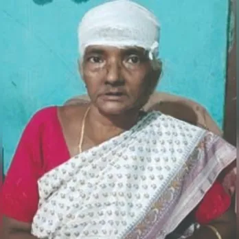 വയോധികയെ ക്രൂരമായി മർദ്ദിച്ച് വീടിന് പുറത്താക്കി; മകനും മരുമകള്‍ക്കുമെതിരെ കേസെടുത്ത് പോലീസ്