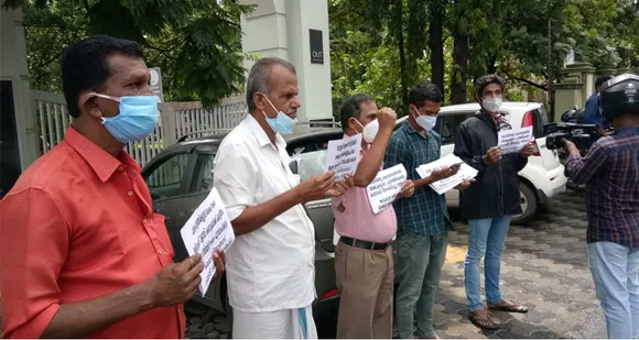 വിവിധ ആവശ്യങ്ങൾ ഉന്നയിച്ച് കേരള ഗവ: കോൺട്രാക്ടേർസ് ഫെഡറേഷൻ ജില്ല കമ്മിറ്റിയുടെ നേതൃത്വത്തിൽ പാലക്കാട് നഗരസഭക്കു മുന്നിൽ നിൽപ് സമരം നടത്തി