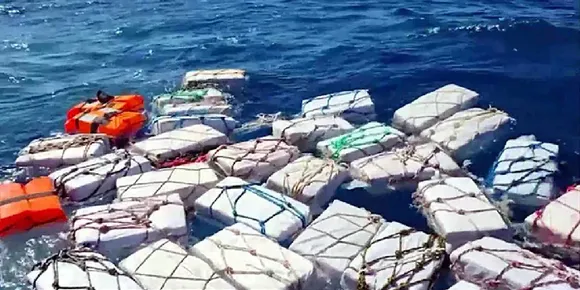 കടലിൽ ഒഴുക്കിയ നിലയിൽ വൻ ലഹരിമരുന്ന് ശേഖരം; ഇറ്റാലിയൻ പൊലീസ് പിടിച്ചെടുത്തത് 400 ദശലക്ഷം ഡോളറിന്റെ മയക്കുമരുന്ന്