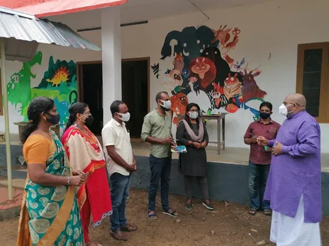 സ്കൂൾ ചുവരുകളിൽ വിസ്മയ കാഴ്ചകൾ ഒരുക്കി ചിത്രകലാ അദ്ധ്യാപക ദമ്പതികൾ