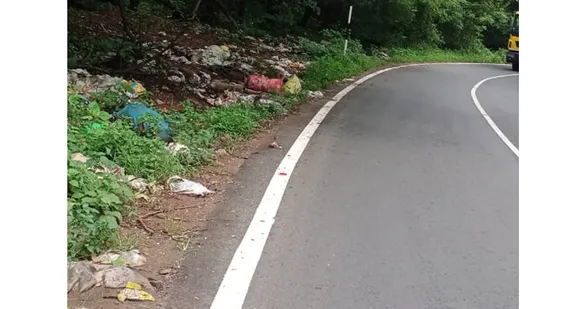 നെന്മാറ-കൊടുവായൂർ റോഡിലുള്ള വനമേഖലയിലെ മാലിന്യം നിക്ഷേപിക്കൽ യാത്രക്കാർക്ക് ഭീഷണിയാകുന്നു