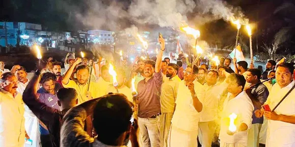 മലപ്പുറം മൂന്നിയൂരില്‍ യൂത്ത് കോണ്‍ഗ്രസ് നൈറ്റ് മാര്‍ച്ച് സംഘടിപ്പിച്ചു