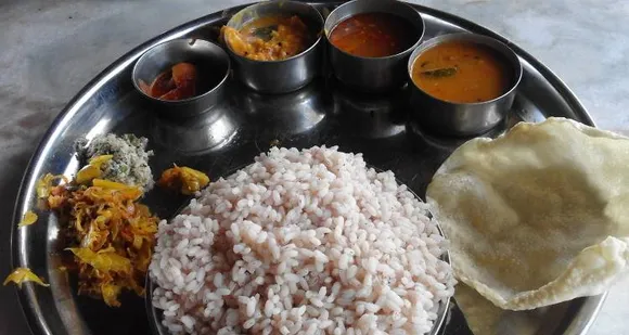 കൊച്ചിയിലെ 10 രൂപ ഊണ് പരിപാടിക്ക് വലിയ പരിവേഷവും പബ്ലിസിറ്റിയും നൽകിയാൽ നാട് നീളെ പദ്ധതി നടപ്പാക്കാൻ ധാരാളം നന്മ മരങ്ങൾ മുന്നിട്ടിറങ്ങും! അതുവഴി ഹോട്ടൽ നടത്തിപ്പ്കാരുടെ വരുമാനമാകേണ്ട പണം അത്രയും ഖജനാവിലെത്തും... (പ്രതികരണം)