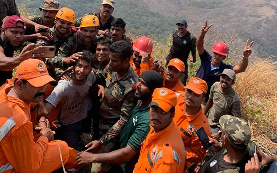 ബാബുവിന് ഇത് പുതുജീവൻ... സേനാംഗങ്ങൾക്ക് ഉമ്മ നൽകി ബാബുവിൻ്റെ സ്നേഹപ്രകടനം