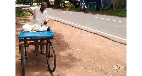 ഉന്ത് വണ്ടിയിൽ കുട്ടികളുടെ പഞ്ഞി മിഠായി വിൽപന ;  മൂന്നര പതിറ്റാണ്ടിൻ്റെ മധുരവുമായി മഹാരാഷ്ട്ര സ്വദേശി... കുട്ടികളുടെ മിഠായി മാമ്മൻ