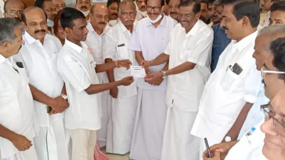 കെ എസ് സിയിലേക്ക് പുതുതായി വന്നവർക്ക് മെമ്പർഷിപ്പ് വിതരണം ചെയ്തു