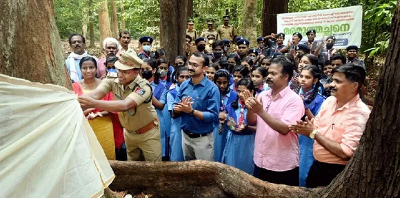 ലോക വനദിനത്തിൽ മലയാറ്റൂരിലെ മരമുത്തച്ഛനാദരം