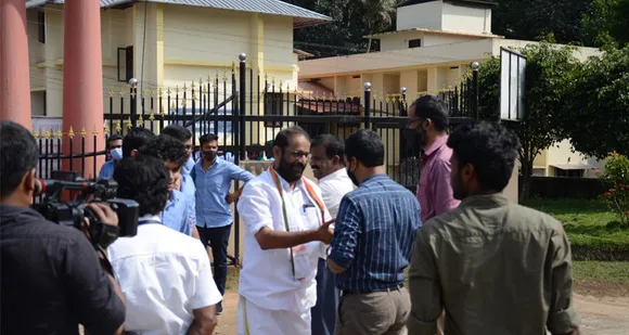 വിദ്യാർത്ഥി രാഷ്ട്രീയത്തിൻ്റെ സ്മരണകളുമായി യുഡിഎഫ് സ്ഥാനാര്‍ഥി അഡ്വ. ടോമി കല്ലാനി പ്രിയ കലാലയത്തിൽ; ഹോളി ആഘോഷത്തിലും സ്ഥാനാർത്ഥി പങ്കെടുത്തു