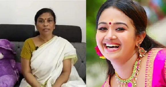 'മകളുടെ മുഖം അവസാനമായി കാണാൻ വന്ന പലരോടും ഞാൻ മോശമായി പെരുമാറി എന്ന് പിന്നീട് പലരും എന്നോട് പറഞ്ഞു, അതൊന്നും മനപ്പൂർവ്വമല്ലെന്ന് എല്ലാവരും ഓർക്കണം; അതിനൊക്കെ ക്ഷമ ചോദിക്കുകയാണ്'-ശരണ്യയുടെ അമ്മ