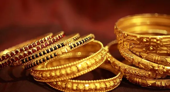 കുതിച്ചുയര്‍ന്ന സ്വര്‍ണവില കൂപ്പുകൂത്തി താഴേക്ക്; ഈ മാസത്തെ ഏറ്റവും താഴ്ന്ന നിലവാരത്തില്‍, പവന് 37,840 രൂപ; മൂന്നാഴ്ചക്കിടെ 4,000 രൂപയുടെ ഇടിവ്