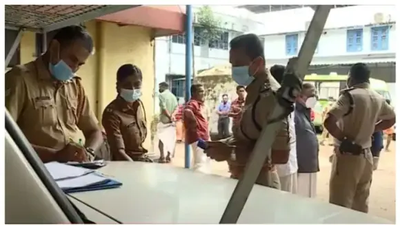 പത്തനംതിട്ടയില്‍ വൈദ്യുതിവേലിക്ക് സമീപം വീട്ടമ്മ മരിച്ചു; ഭർത്താവിനും ഷോക്കേറ്റു