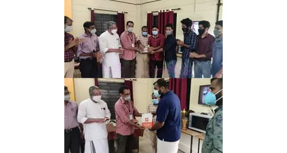 പുതുപ്പാടി ഗവ. ഹയർ സെക്കണ്ടറി സ്കൂൾ മൊബൈൽ ഫോൺ ചലഞ്ചിന്‍റെ ഭാഗമായി 2008-10, 2017 ഹ്യുമാനിറ്റീസ് ബാച്ചിലെ വിദ്യാർത്ഥികൾ മൊബൈല്‍ ഫോണും പഠനോപകരണങ്ങളും നല്‍കി