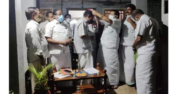 കുമരകത്തെ കേരള കോൺഗ്രസ്‌ (ജെ) വിഭാഗത്തിലെ പ്രമുഖ നേതാക്കളും അമ്പതോളം പ്രവര്‍ത്തകരും കേരള കോൺഗ്രസ്‌ എമ്മില്‍ ചേർന്നു