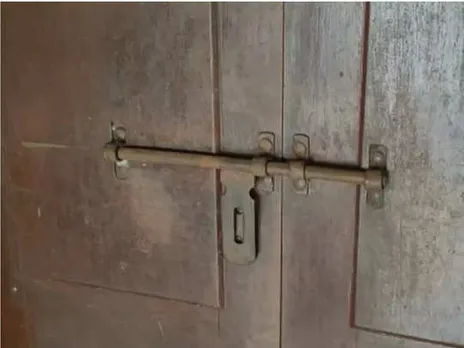 എടച്ചേരിയിൽ ആൾത്താമസമില്ലാത്ത അടച്ചിട്ട വീട് കുത്തിത്തുറന്ന് ലക്ഷങ്ങൾ വിലയുള്ള പുരാതന വസ്തുക്കളും ഓട്ടു പാത്രങ്ങളും കവർന്നു