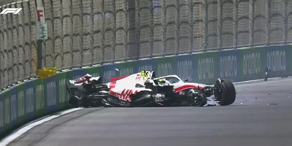 മത്സരത്തിനിടെ അപകടം; ഇതിഹാസ താരം മൈക്കല്‍ ഷൂമാക്കറുടെ മകന്റെ കാര്‍ തകര്‍ന്നു-വീഡിയോ