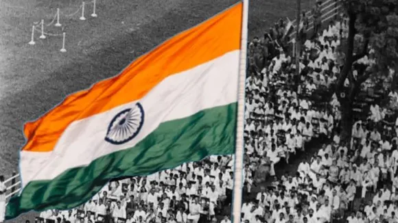 ഇന്ന് സ്വാതന്ത്രം അനുഭവിക്കുന്ന നമ്മുക്ക് അതിന്റെ മഹത്വം കേവലം ഒരു പതാക ഉയർത്തലിൽ മാത്രം ഒതുങ്ങുന്നതായി തോന്നും. ജാതിയുടെ, മതത്തിന്റെ, ഭാഷയുടെ പേരിൽ തമ്മിൽ കലഹിച്ചു തകരുന്നതിനെ നാം എതിർക്കണം. ഭാരതത്തിന്റെ അഖണ്ഡതയും ഐക്യവും സാഹോദര്യവും സമാധാനവും പുരോഗതിയും നിലനിർത്താൻ ഈ അവസരത്തിൽ നമുക്ക് പ്രതിജ്ഞ ചെയ്യാം... (ലേഖനം)