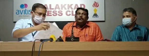 തരൂർ പഞ്ചായത്ത് സിഡിഎസ് ചെയർപേഴ്സൺ പഴമ്പാലക്കോട് സർവ്വീസ് സഹകരണ ബാങ്കിനെ അപകീർത്തിപ്പെടുത്തുന്നതായി പരാതി