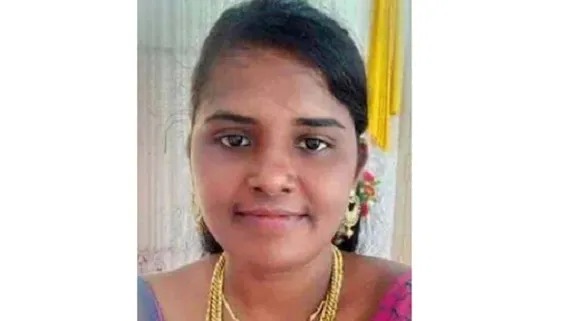 ഭാര്യയ്‌ക്കൊപ്പം മറ്റാരോ ഉണ്ടെന്ന്‌ വിദേശത്തുള്ള ഭർത്താവിന് സംശയം; വീഡിയോ കോളിനിടെ യുവതി ജീവനൊടുക്കി