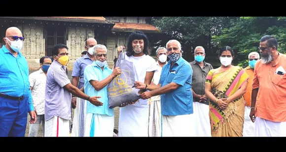 കേരള ക്ഷേത്രവാദ്യകല അക്കാദമിയുടെ ഓണക്കിറ്റ് വിതരണം ഡോ.ബോബി ചെമ്മണൂര്‍ ഉദ്ഘാടനം ചെയ്തു
