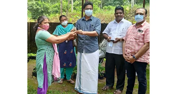 ഉഴവൂർ കൃഷി ഭവന്റെ നേതൃത്വത്തിൽ കർഷകർക്കായി ഫലവൃക്ഷ തൈകൾ വിതരണം ചെയ്തു