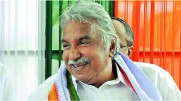 ആൾക്കൂട്ടം ജീവവായുവായ നേതാവ് ! ഭരണ രംഗത്ത് ജനങ്ങൾക്കായി അതിവേഗം ബഹുദൂരം ഓടിയ നേതാവ്. ഉമ്മൻ ചാണ്ടിയ്ക്ക് ആൾക്കൂട്ടം ഒഴുകിയെത്തി ! ജനകീയനായ നേതാവ് വിട വാങ്ങുമ്പോൾ