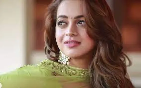 എ​ന്നെ ഒ​രു പ​രി​ച​യ​വും ഇ​ല്ലാ​ത്ത​വ​ർ എ​ന്തി​നാ​ണ് ഇ​ത്ത​ര​ത്തി​ൽ അ​ധി​ക്ഷേ​പി​ക്കു​ന്നത്; കുറിക്കുകൊള്ളുന്ന ചോദ്യവുമായി ഭാവന…