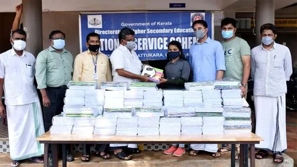 വിദ്യാർത്ഥികൾക്ക്‌ നോട്ട്‌ പുസ്തകങ്ങൾ വിതരണം ചെയ്ത്‌ ജി.ഒ.എച്ച്‌.എച്ച്‌.എസ്‌. എൻ.എസ്‌.എസ്‌.യൂണിറ്റ്‌