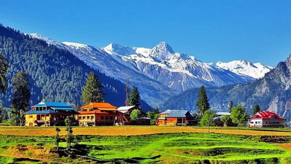 കശ്മീരിലേക്ക് വിനോദ സഞ്ചാരികളുടെ ഒഴുക്ക് തുടരുന്നു; ആറ് മാസത്തിനിടെ സന്ദർശിച്ചത് ദശലക്ഷത്തിലധികം സന്ദർശകർ