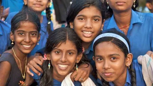 നരേന്ദ്ര മോദിക്ക് ഇന്ത്യൻ പെൺകുട്ടികളുടെ കൈയ്യടി ! 18 വയസ്സിൽ വിവാഹിതരായി , അമ്മയായി ജീവിതം ഹോമിക്കപ്പെടുന്ന പെൺകുട്ടികളെ സംബന്ധിച്ച് ഈ നിയമം പഠിക്കുവാനും ജോലി ലഭിക്കുവാനുമുള്ള സാധ്യത വർദ്ധിപ്പിക്കുന്ന ഒന്നാണ്. കാലത്തിന്റെ ചുവരെഴുത്ത് ഇനിയും വായിക്കാൻ കഴിഞ്ഞില്ലെങ്കിൽ ഇടത് പാർട്ടികളും കോൺഗ്രസുമെല്ലാം ഇന്ത്യൻ രാഷ്ട്രീയ ഭൂമികയിൽ നിന്ന് തുടച്ച് നീക്കപ്പെടുന്ന കാലം വിദൂരമല്ല !- പ്രതികരണത്തിൽ തിരുമേനി