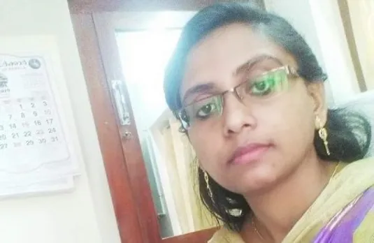 നീലിച്ച കാൽപാദം