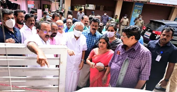 പാർട്ടി ഓഫിസുകൾക്കും പ്രവർത്തകർക്കും നേരെ ആക്രമണം നടത്തി സമാധാനാന്തരീക്ഷം തകർക്കാനുള്ള നീക്കങ്ങൾക്കെതിരെ ശക്തമായ ബഹുജനാഭിപ്രായം ഉയരണം; സിപിഎം തിരുവനന്തപുരം ജില്ലാ കമ്മിറ്റി ഓഫിസിനുനേരെ ഉണ്ടായ ആക്രമണത്തെ അപലപിച്ച് മുഖ്യമന്ത്രി