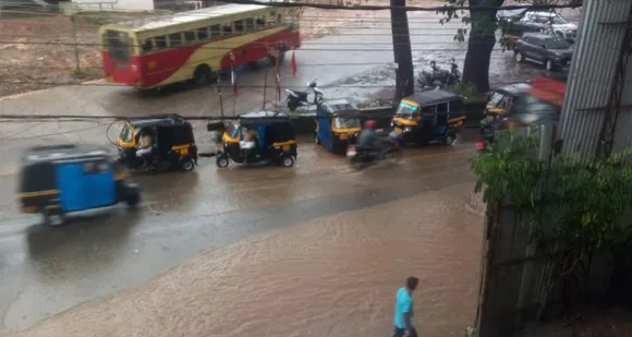 മഴ പെയ്താല്‍ പാലാ കെഎസ്ആര്‍ടിസി സ്റ്റാന്‍ഡിന്‍റെ മുന്‍വശത്ത് ബോട്ടിറക്കാം ! വെള്ളക്കെട്ടില്‍ കുടുങ്ങി നഗരയാത്ര തടസപ്പെടും