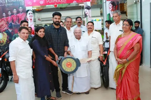 തൊടുപുഴ പുളിമൂട്ടില്‍ സില്‍ക്‌സ്‌ ഗ്രാന്റ്‌ വെഡ്ഡിംഗ്‌ ഫെസ്റ്റിവല്‍ വിജയികള്‍ക്ക്‌ ബുള്ളറ്റ്‌ ബൈക്കുകള്‍ സമ്മാനിച്ചു