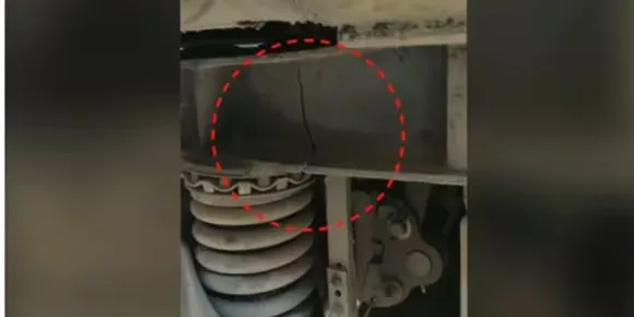 കൊല്ലം എഗ്മോർ എക്സ്പ്രസ് ട്രെയിനിന്റെ കോച്ചിൽ വിള്ളൽ; ഒഴിവായത് വൻ ദുരന്തം