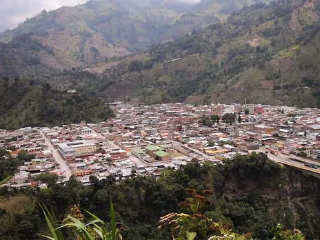 സ്വർണക്കൂമ്പാരത്തിനുമുകളിൽ ഒരു ഗ്രാമം. പുറത്തെടുത്താൽ രാജ്യത്തിന്റെ മുഖച്ഛായതന്നെ മാറപ്പെടാം. പക്ഷേ ജനങ്ങൾ സർക്കാർ നിർദ്ദേശം തള്ളിക്കളഞ്ഞു !