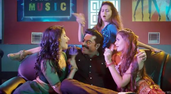 മൂന്നു 'മോഹസുന്ദരികള്‍'ക്കൊപ്പം കിടിലന്‍ ലുക്കില്‍ മമ്മൂട്ടി