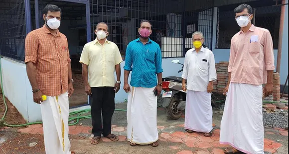 കാരാകുർശ്ശി പ്രാഥമിക ആരോഗ്യ കേന്ദ്രത്തിനു കീഴിലെ ആശ പ്രവർത്തകർക്ക്മാസ്ക് നൽകി