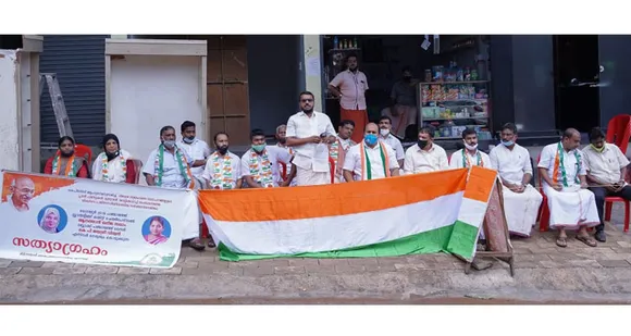 സംസ്ഥാനത്തെ വികസന പ്രതിസന്ധിയിലാക്കിയ ഇടതുപക്ഷ സർക്കാറിനെതിരെ മൊറയൂർ ഗ്രാമപഞ്ചായത്തിനു മുമ്പിൽ നടത്തിയ സത്യാഗ്രഹ സമരം ഡിസിസി ജനറൽ സെക്രട്ടറി അസീസ് ചീരാൻതൊടി ഉദ്ഘാടനം ചെയ്തു