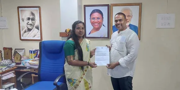 ട്രാഫിക് മീഡിയനിലെ അനധികൃത പരസ്യ ബോർഡ്: പാലക്കാട് നഗരസഭാ സെക്രട്ടറിക്കും നഗരസഭാധ്യക്ഷയ്ക്കും കൗൺസിലർ എം. ശശികുമാർ പരാതി നൽകി