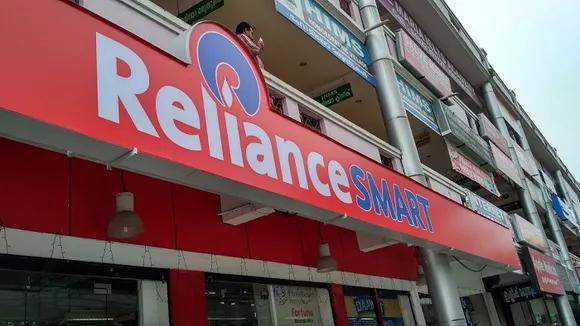 കല്യാണത്തിനും മരണത്തിനും പോലും 20 പേർ മാത്രമെന്ന് കർശന നിർദ്ദേശം നിലനിൽക്കെ പാലാ റിലയൻസിൽ ജീവനക്കാർ മാത്രം 50 പേർ ! പോലീസെത്തി റിലയൻസ് പൂട്ടിച്ചു