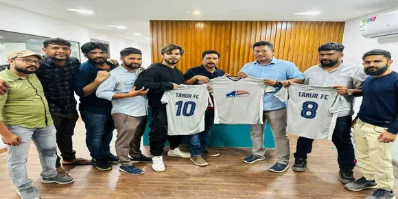 താനൂർ റിയാദ് എഫ്. സി.ജേഴ്സി പ്രകാശനം നടത്തി