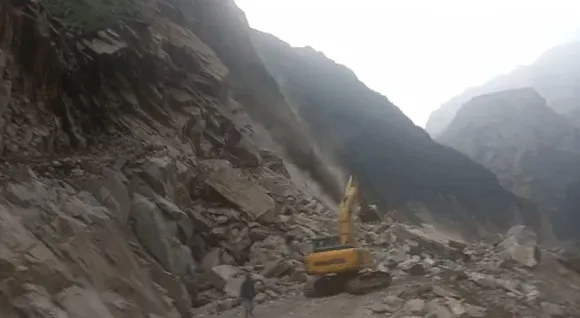 ഉത്തരാഖണ്ഡിൽ മണ്ണിടിച്ചിൽ; 300ഓളം വിനോദസഞ്ചാരികൾ കുടുങ്ങി