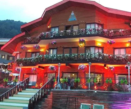 കോടികള്‍ മുടക്കിയുള്ള ആഡംബര കല്യാണത്തിനു ദെഹ്‌റാഡൂണിൽ തുടക്കമായി. വിവാഹത്തിന് ഹൈക്കോടതിയുടെ നിരീക്ഷണം