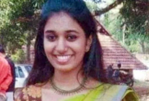 സ്‌കൂട്ടര്‍ തെന്നിമറിഞ്ഞു: പിന്നില്‍ സീറ്റിലിരുന്നു യാത്ര ചെയ്ത കോട്ടയം സ്വദേശിനിക്ക് ദാരുണാന്ത്യം