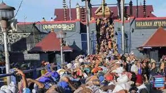 മകരവിളക്ക് ദർശനത്തിന് മണിക്കൂറുകൾ മാത്രം ബാക്കി നിൽക്കെ സന്നിധാനവും പരിസരവും അയ്യപ്പഭക്തരെ കൊണ്ട് നിറഞ്ഞു